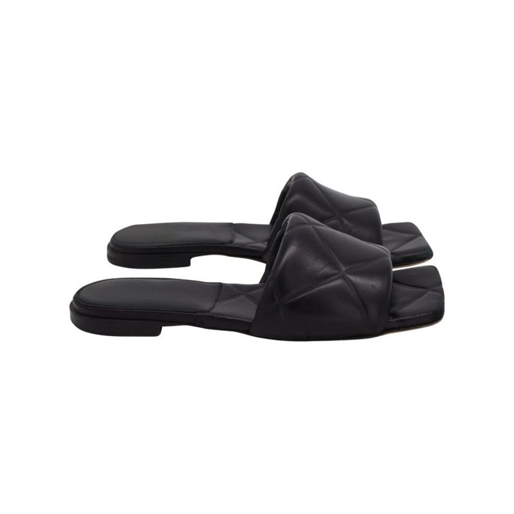 Bottega Veneta Quilted Flat Sandals in Black Leather